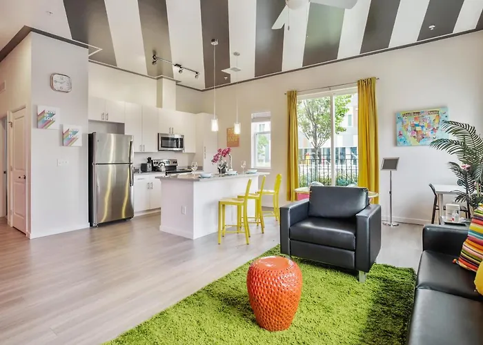 Lux House Of Champagne 2Br 2Ba Free Parking & Wifi