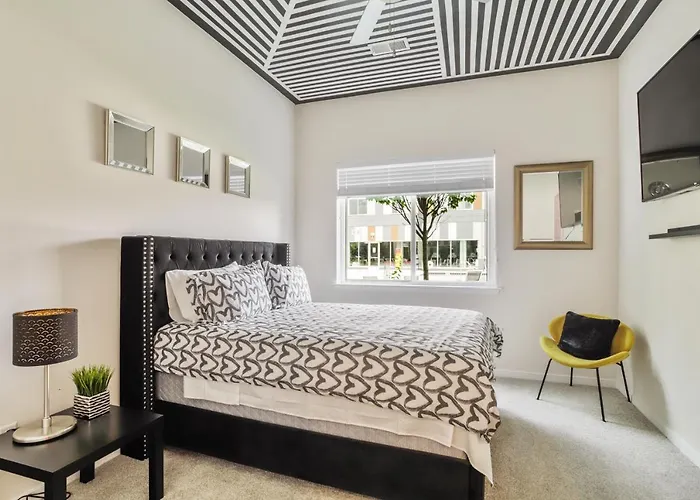 Lux House Of Champagne 2Br 2Ba Free Parking & Wifi
