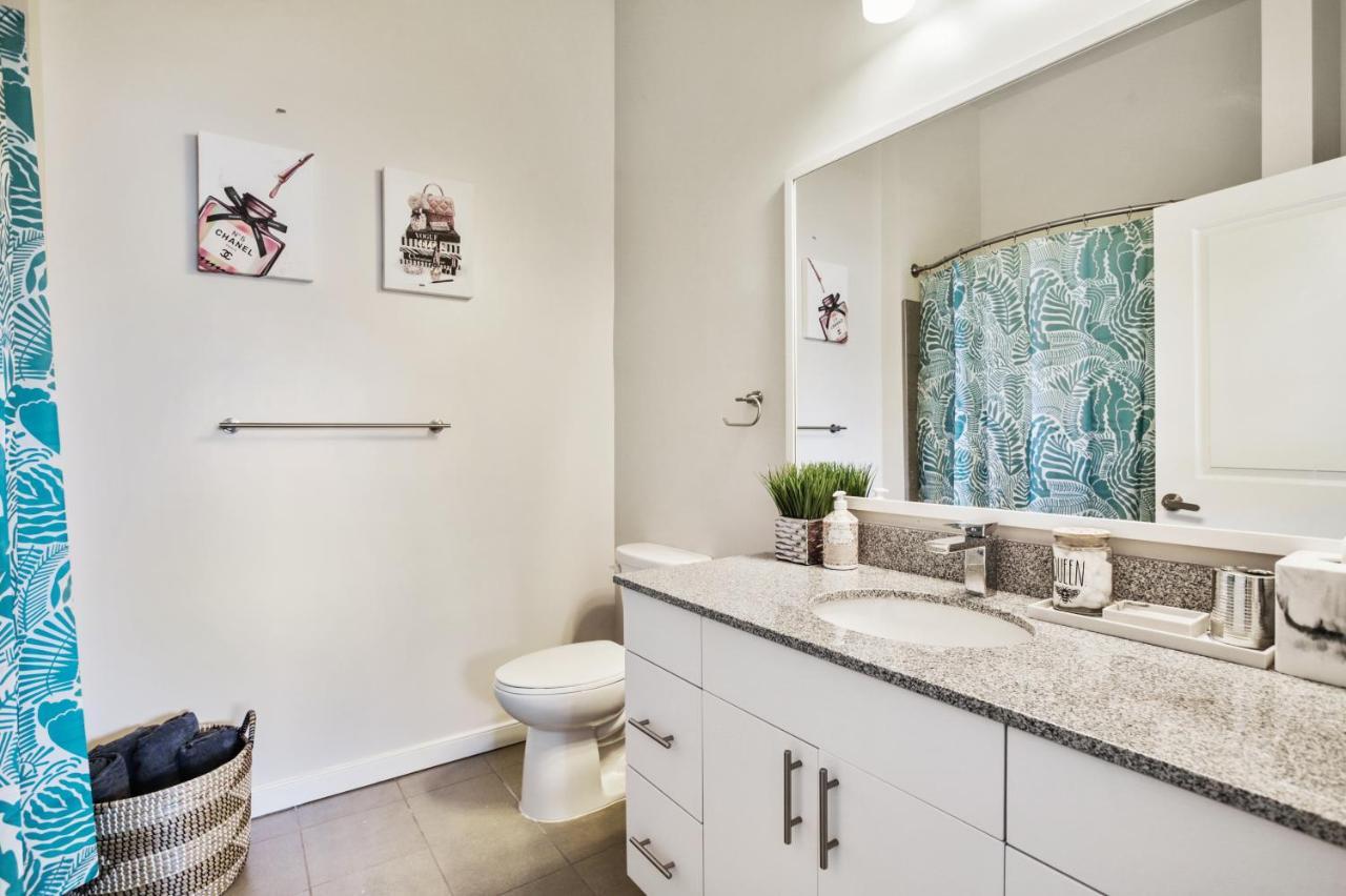 Lux House Of Champagne 2br 2ba Free Parking & Wifi Apartment